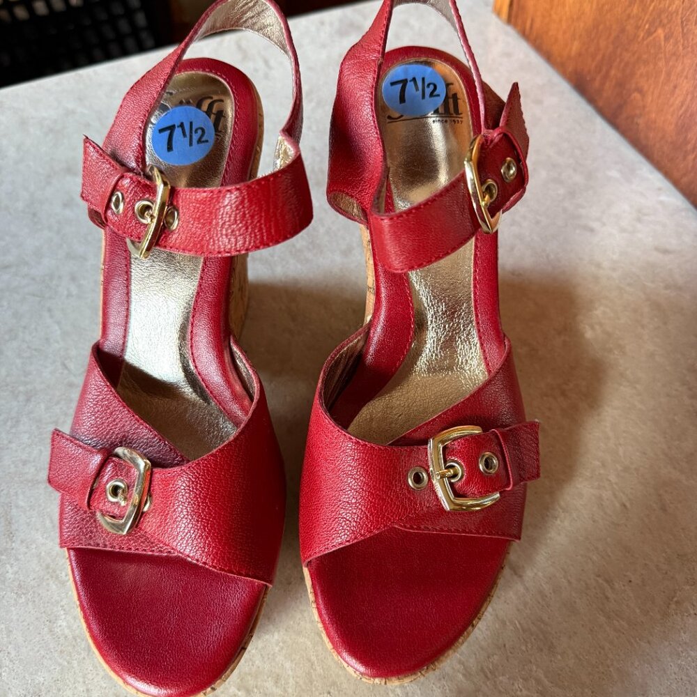 Sofft Red Wedge Sandals * Size 7.5 * EUC - Picture 3 of 8